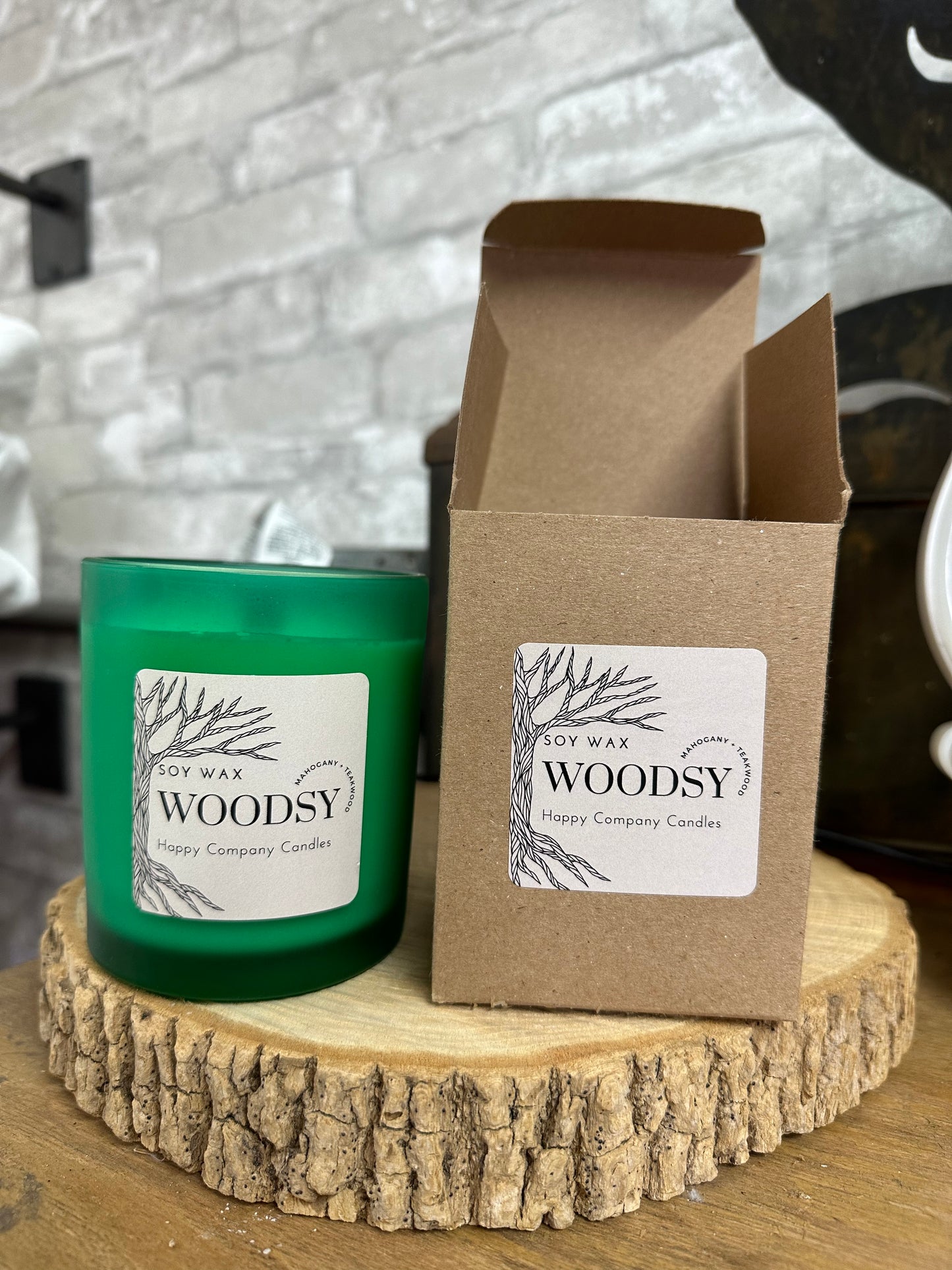 Frosted Green Jar (10oz)—Woodsy Scent (Notes of teakwood)